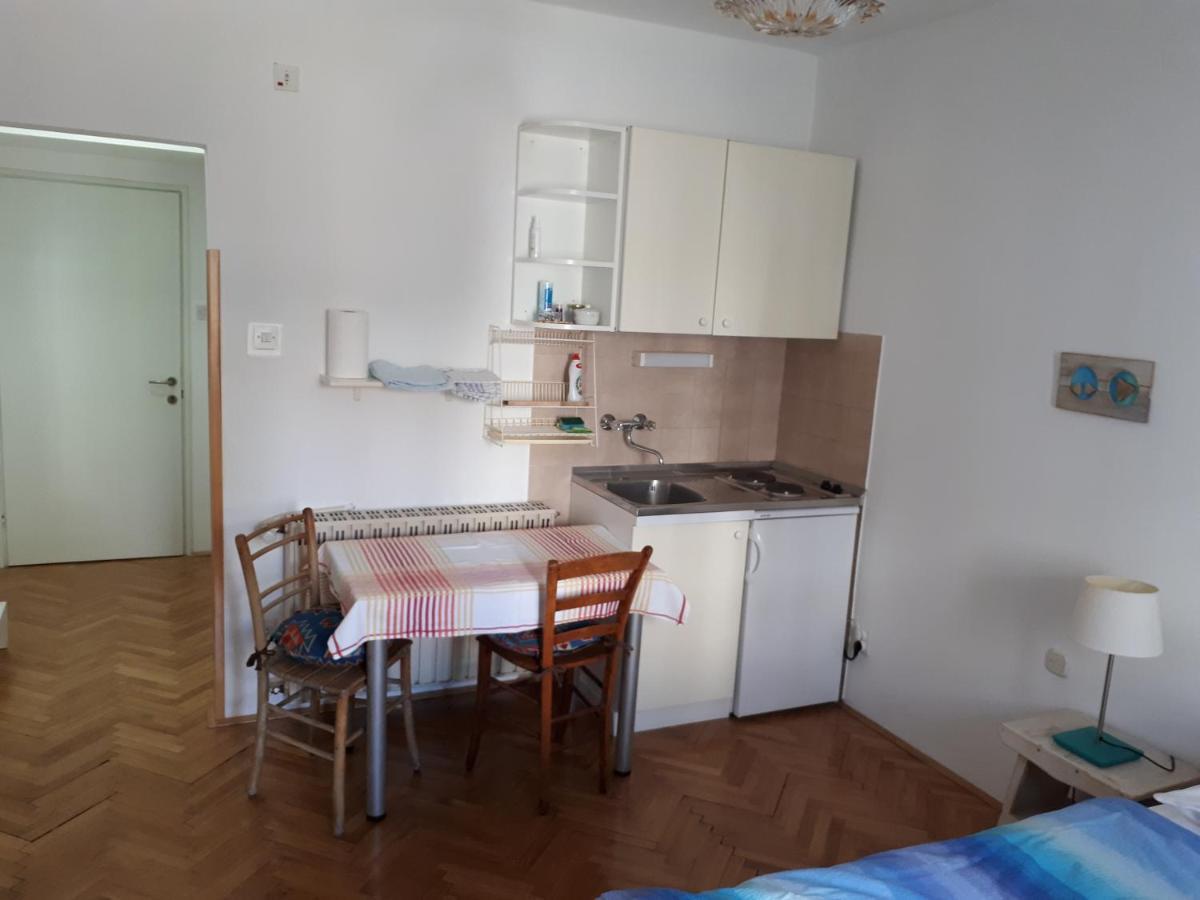 Apartments Lucija Stari Grad  Bagian luar foto