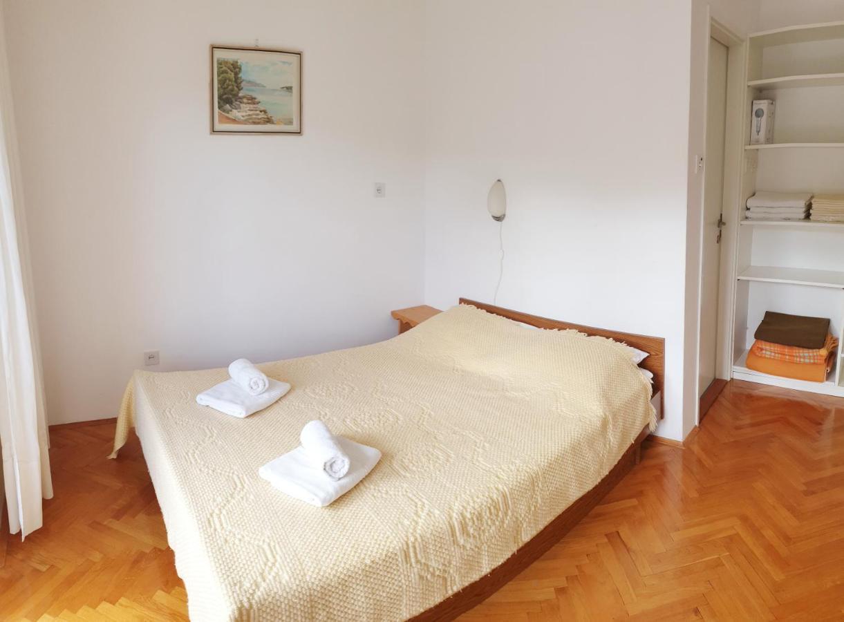 Apartments Lucija Stari Grad  Bagian luar foto