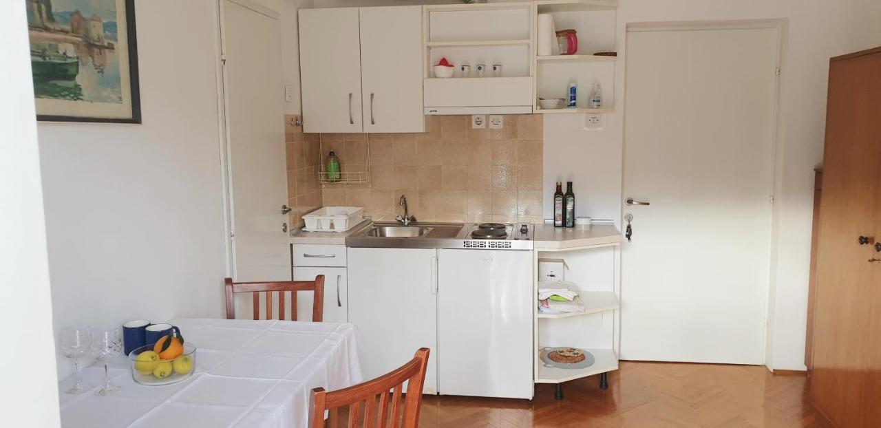 Apartments Lucija Stari Grad  Bagian luar foto