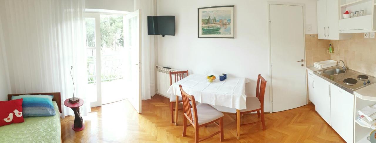 Apartments Lucija Stari Grad  Bagian luar foto