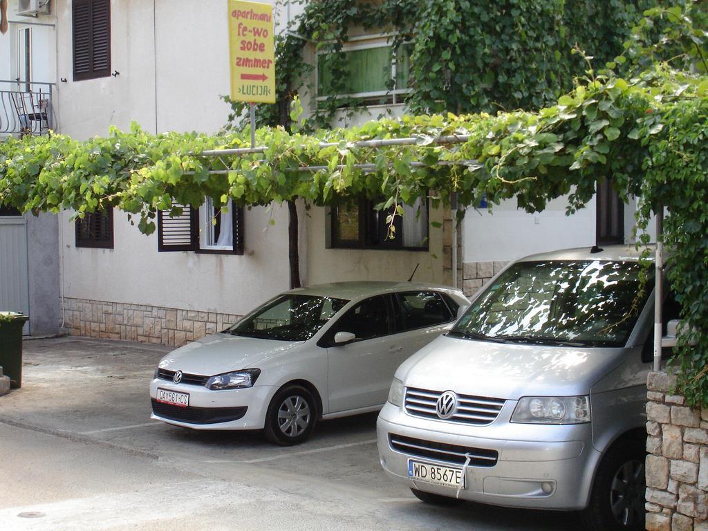 Apartments Lucija Stari Grad  Bagian luar foto