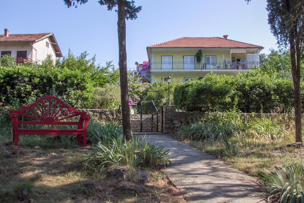 Apartments Lucija Stari Grad  Bagian luar foto