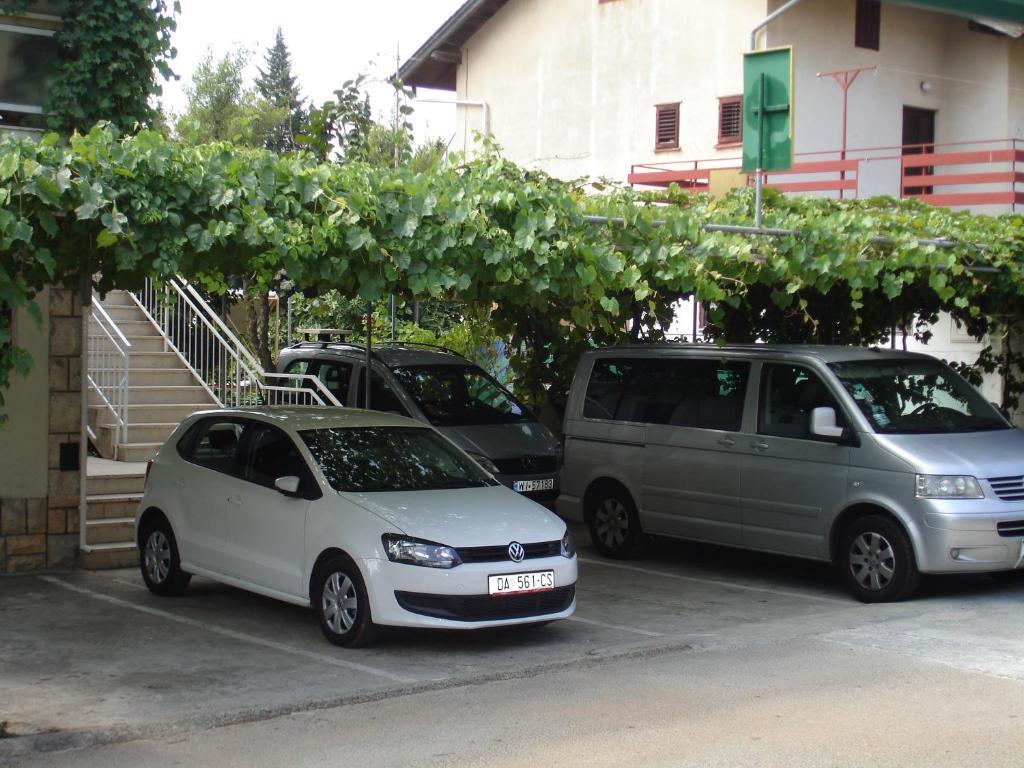 Apartments Lucija Stari Grad  Bagian luar foto