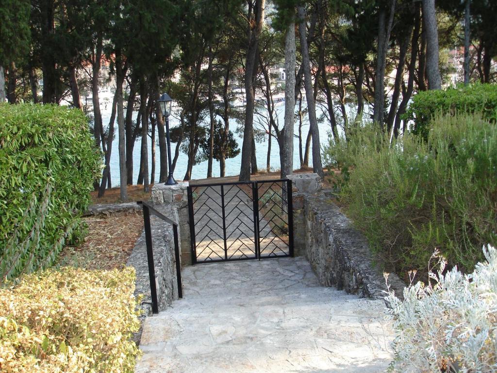 Apartments Lucija Stari Grad  Bagian luar foto